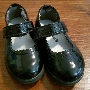 Carter's black mary janes size 5 toddler